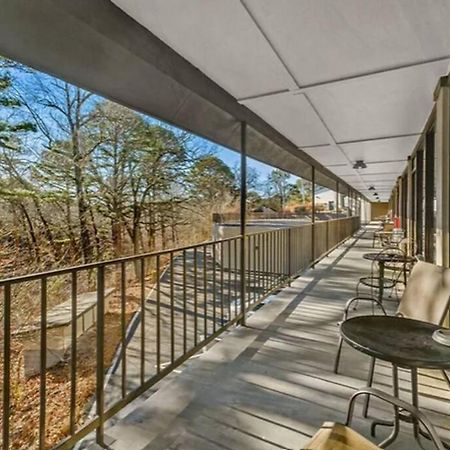 Stonegate Lodge King Bed Wifi 50 In Roku Tv Salt Water Pool Room # 101 Юрика Спрингс Экстерьер фото