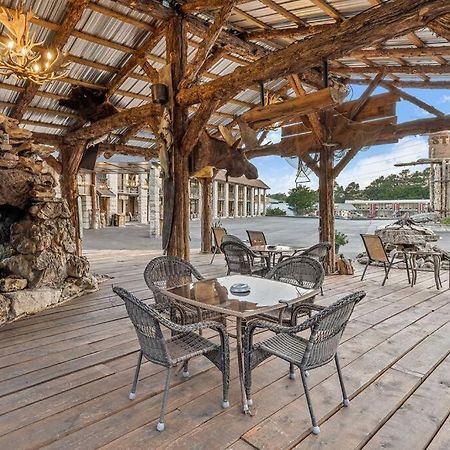 Stonegate Lodge King Bed Wifi 50 In Roku Tv Salt Water Pool Room # 101 Юрика Спрингс Экстерьер фото