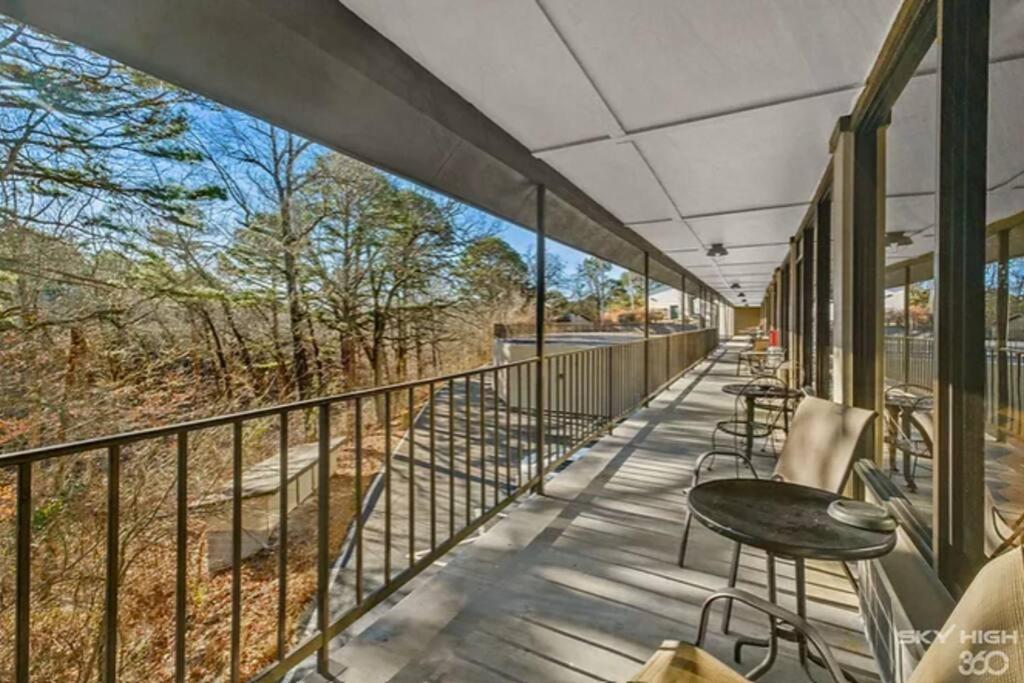 Stonegate Lodge King Bed Wifi 50 In Roku Tv Salt Water Pool Room # 101 Юрика Спрингс Экстерьер фото