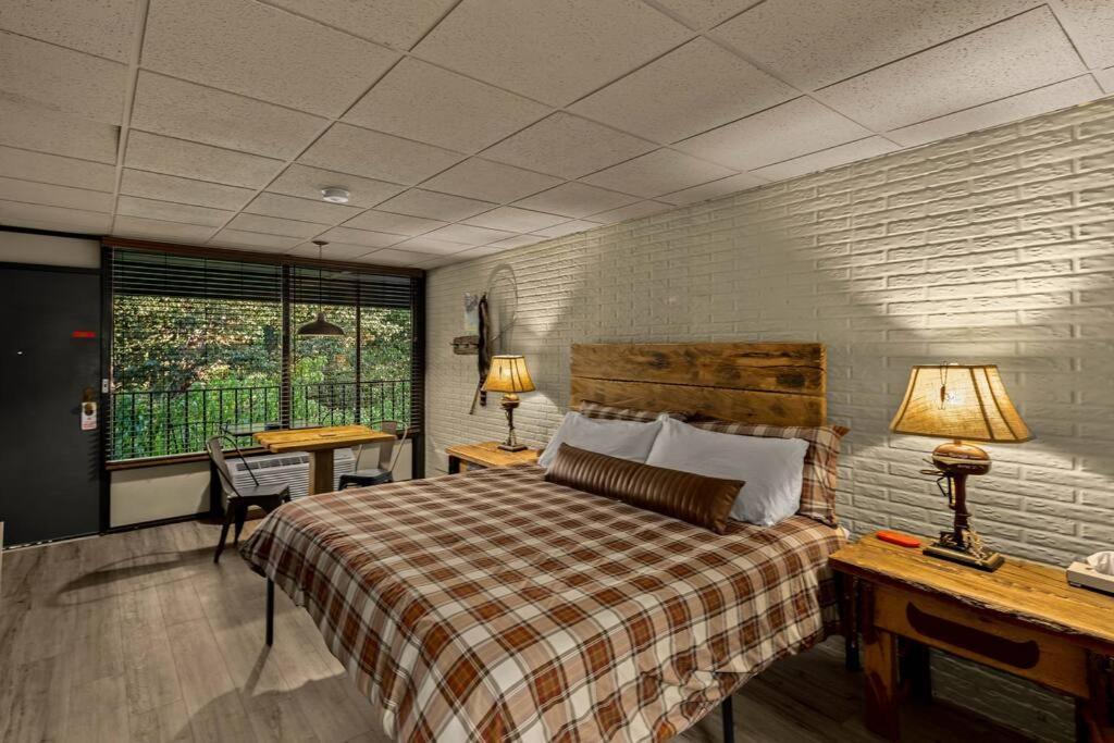 Stonegate Lodge King Bed Wifi 50 In Roku Tv Salt Water Pool Room # 101 Юрика Спрингс Экстерьер фото