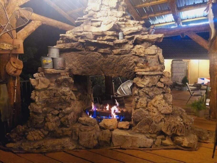 Stonegate Lodge King Bed Wifi 50 In Roku Tv Salt Water Pool Room # 101 Юрика Спрингс Экстерьер фото